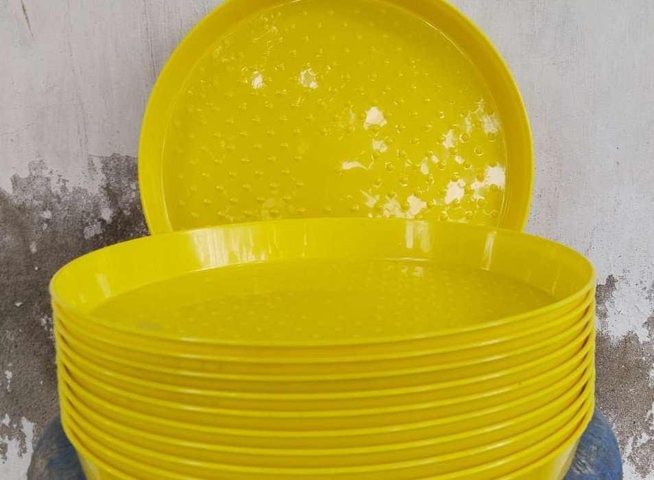 Yellow plate for chicks and hens